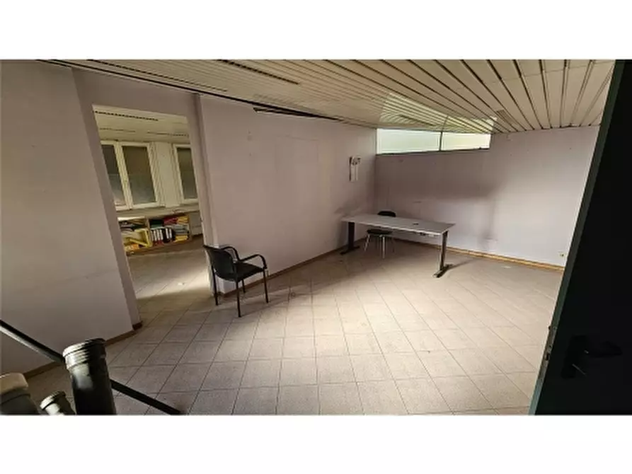 Immagine 16 di Negozio in vendita  a Firenze