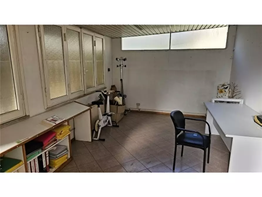 Immagine 18 di Negozio in vendita  a Firenze