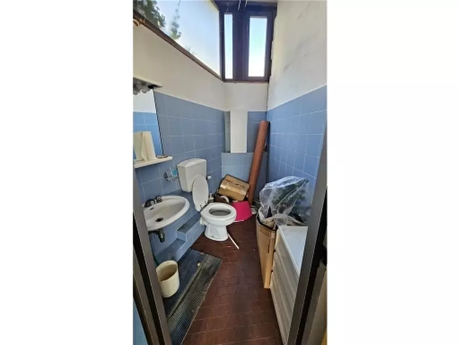 Immagine 20 di Negozio in vendita  a Firenze