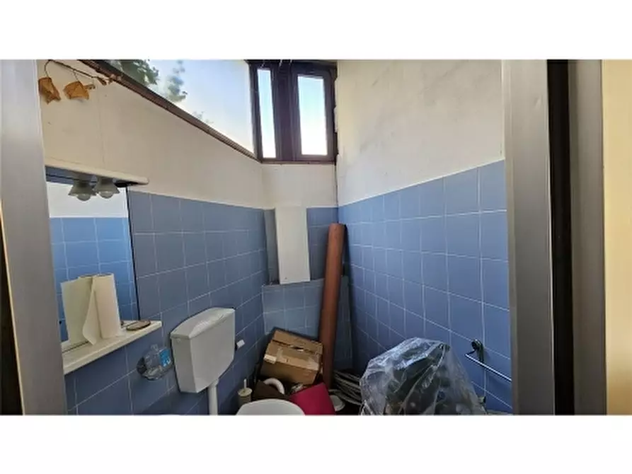 Immagine 21 di Negozio in vendita  a Firenze