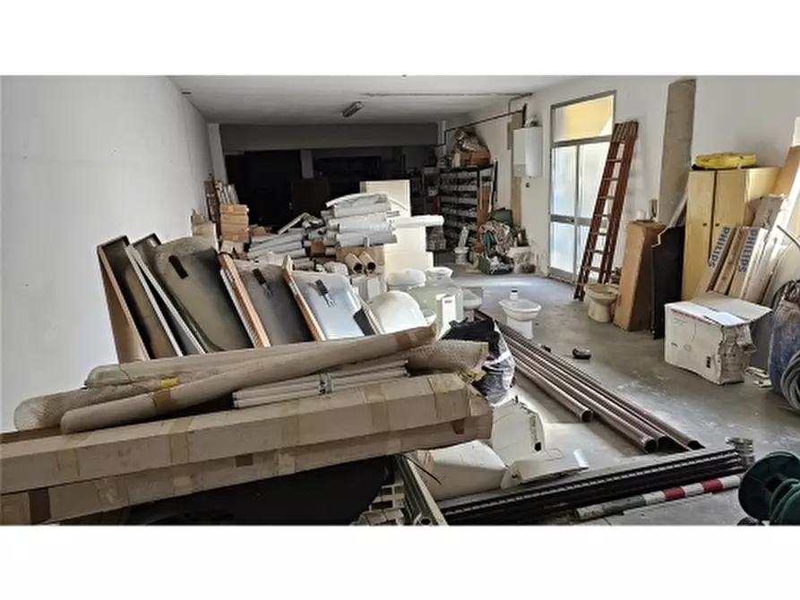 Immagine 22 di Negozio in vendita  a Firenze