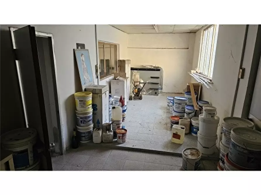 Immagine 25 di Negozio in vendita  a Firenze