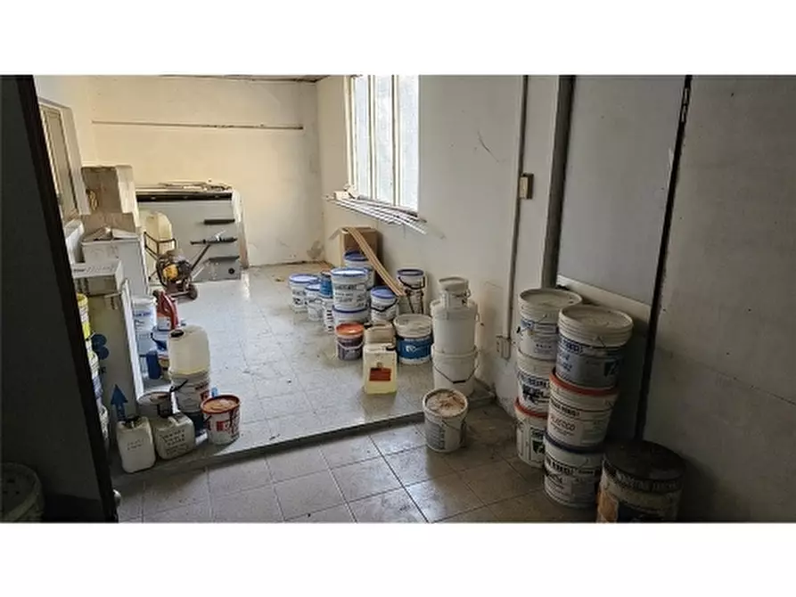 Immagine 26 di Negozio in vendita  a Firenze