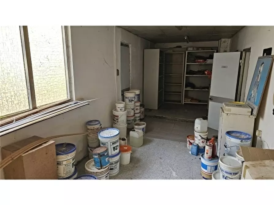 Immagine 28 di Negozio in vendita  a Firenze