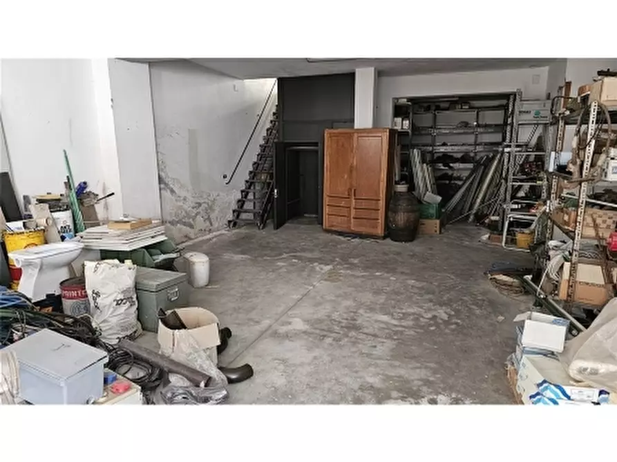 Immagine 34 di Negozio in vendita  a Firenze