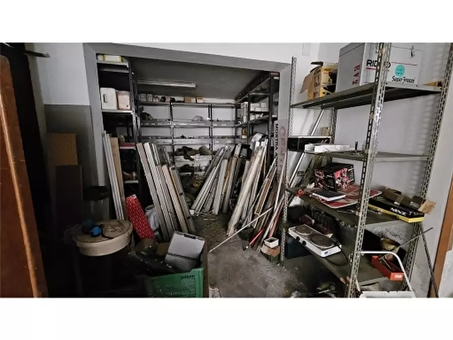 Immagine 38 di Negozio in vendita  a Firenze