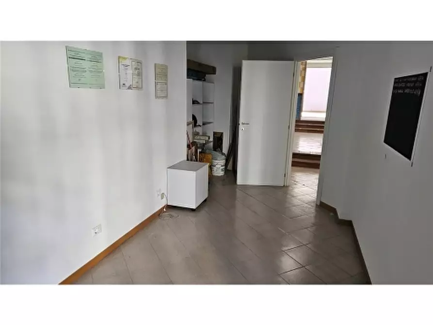 Immagine 39 di Negozio in vendita  a Firenze