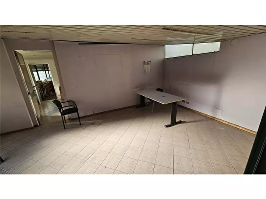 Immagine 42 di Negozio in vendita  a Firenze