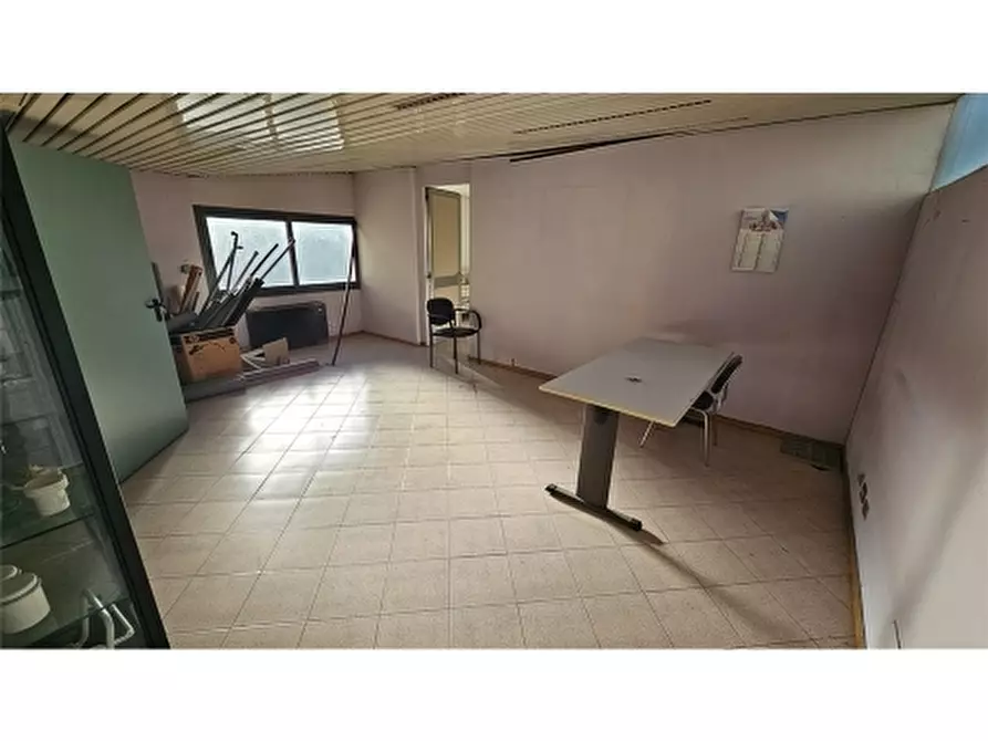 Immagine 43 di Negozio in vendita  a Firenze