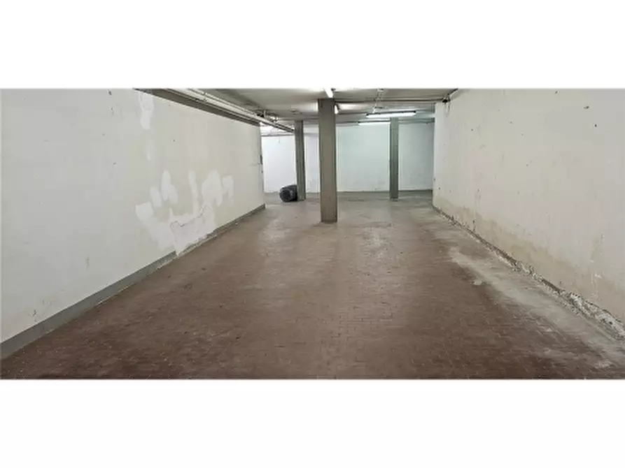 Immagine 3 di Negozio in vendita  a Firenze