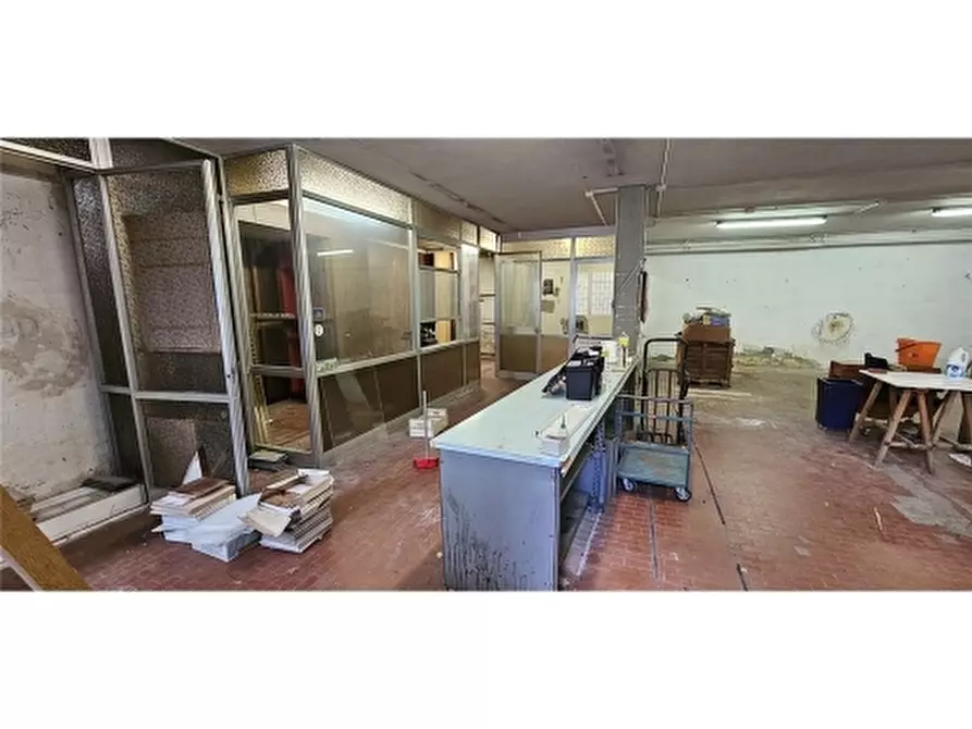 Immagine 7 di Negozio in vendita  a Firenze