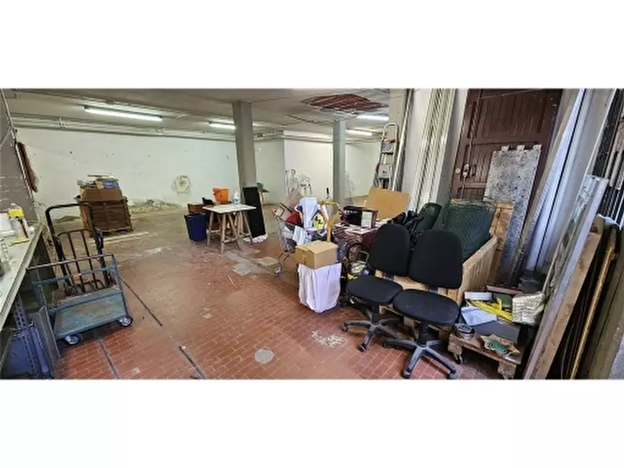 Immagine 8 di Negozio in vendita  a Firenze