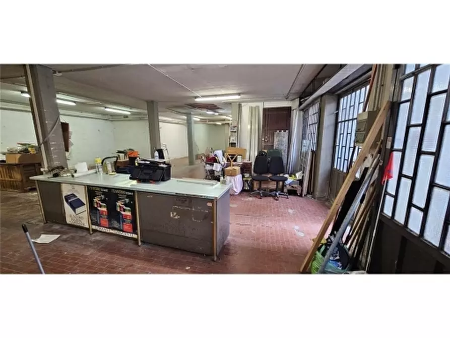 Immagine 9 di Negozio in vendita  a Firenze