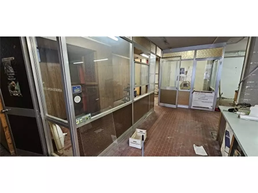 Immagine 10 di Negozio in vendita  a Firenze