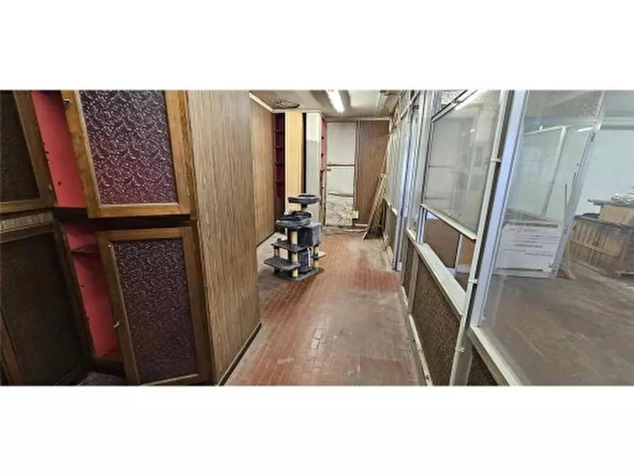 Immagine 11 di Negozio in vendita  a Firenze