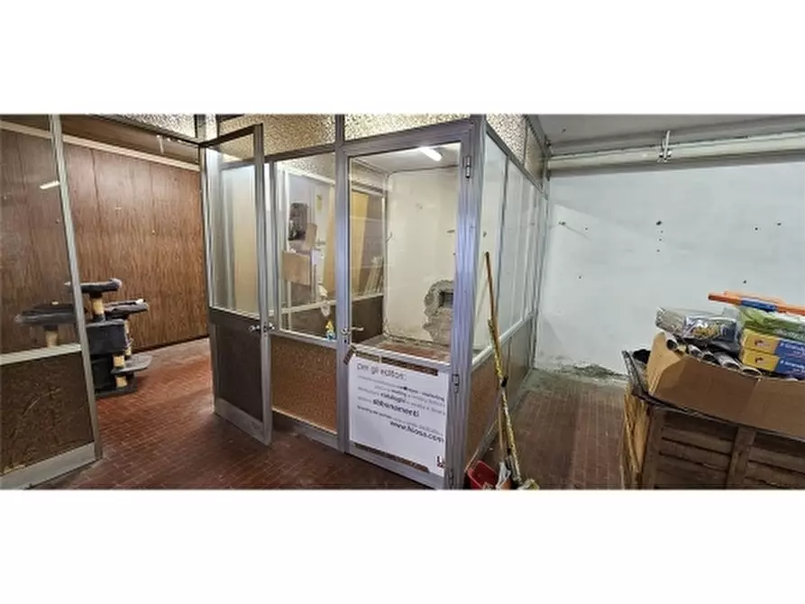 Immagine 12 di Negozio in vendita  a Firenze