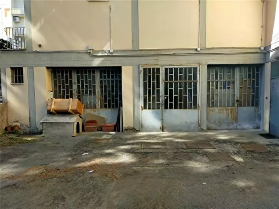 Immagine 14 di Negozio in vendita  a Firenze