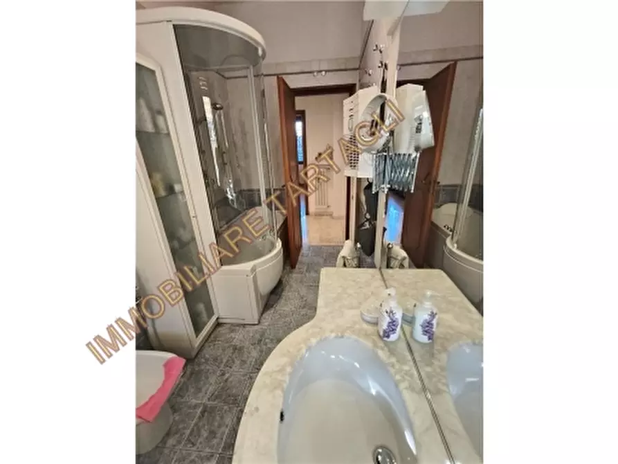 Immagine 24 di Appartamento in vendita  a Firenze