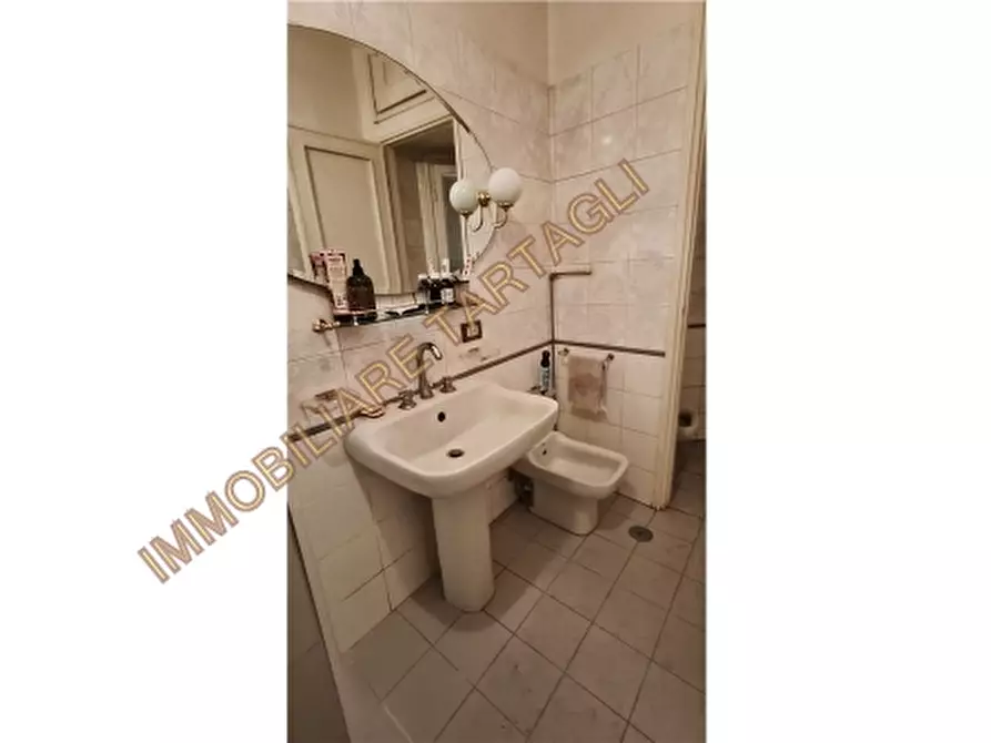 Immagine 8 di Appartamento in vendita  a Firenze