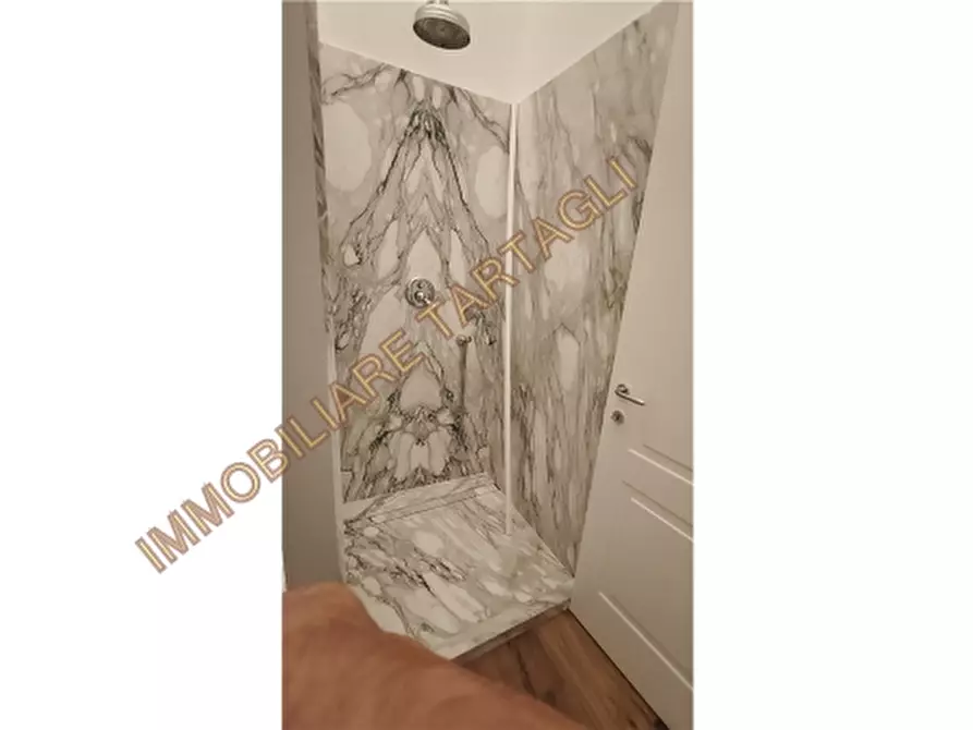 Immagine 12 di Appartamento in vendita  a Firenze