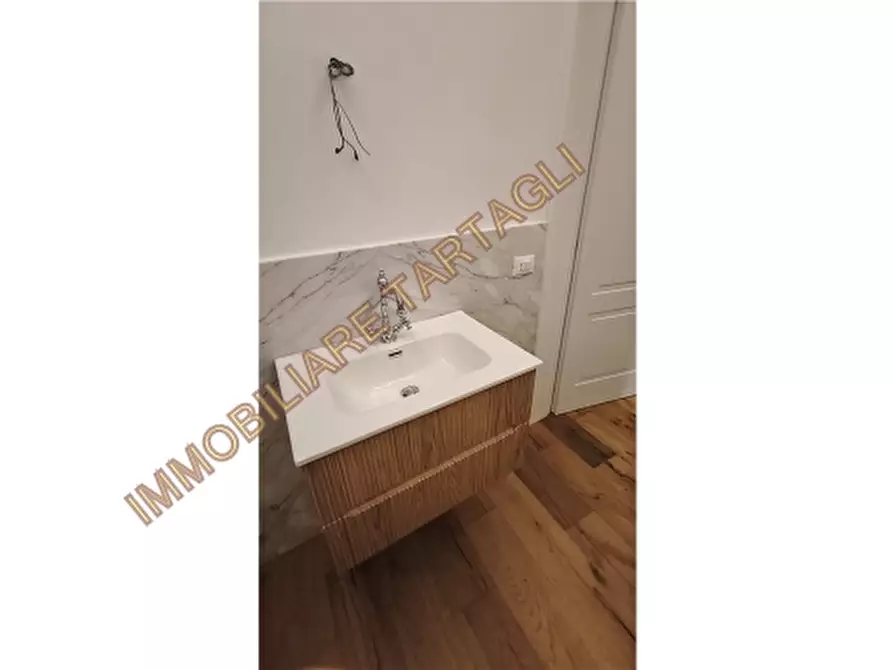 Immagine 15 di Appartamento in vendita  a Firenze