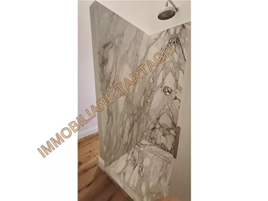 Immagine 16 di Appartamento in vendita  a Firenze