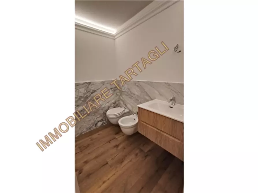 Immagine 10 di Appartamento in vendita  a Firenze