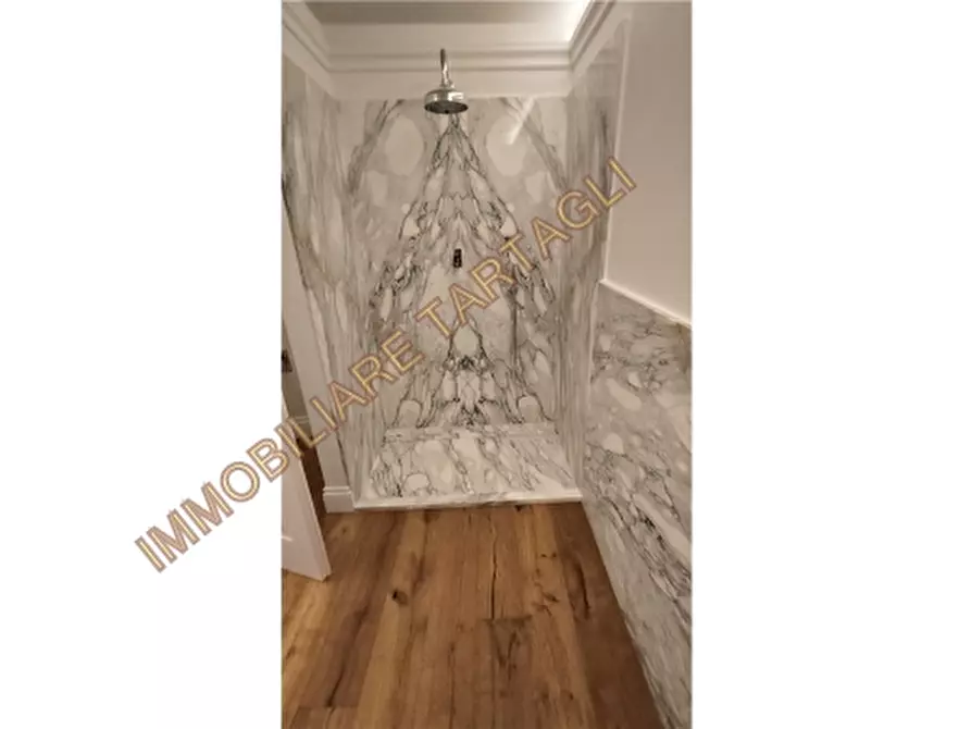 Immagine 11 di Appartamento in vendita  a Firenze