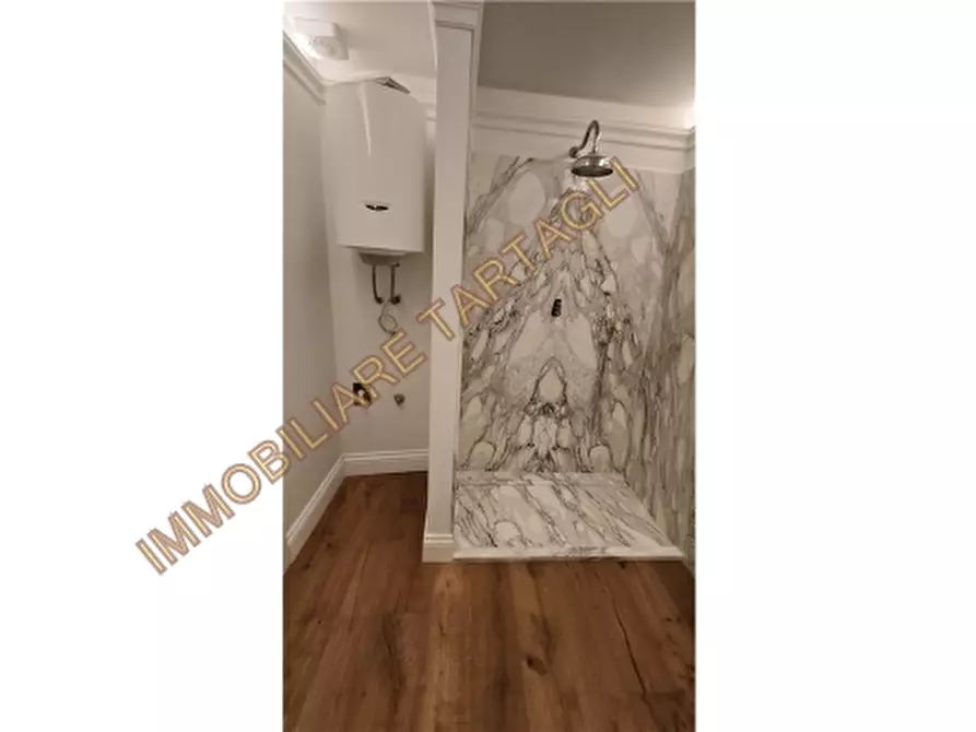 Immagine 12 di Appartamento in vendita  a Firenze