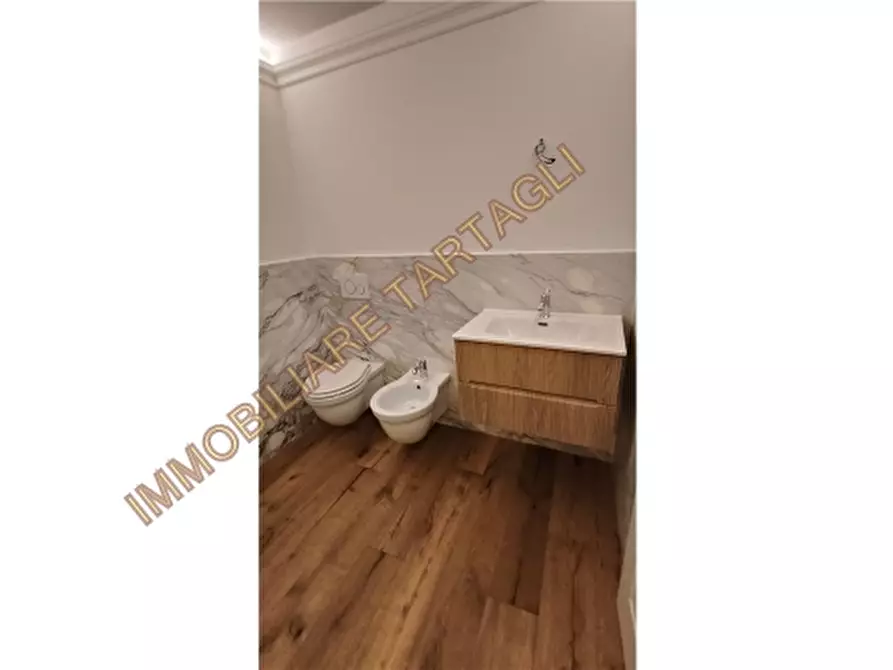 Immagine 13 di Appartamento in vendita  a Firenze