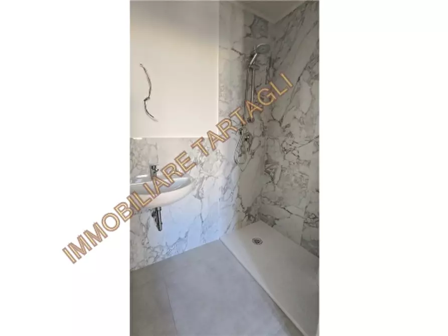 Immagine 6 di Appartamento in vendita  a Firenze