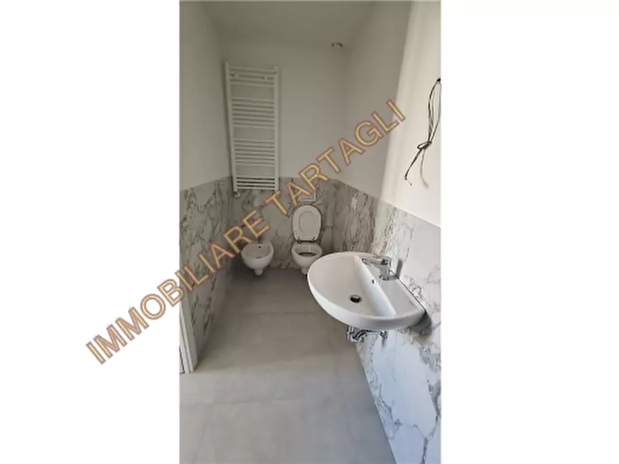 Immagine 8 di Appartamento in vendita  a Firenze