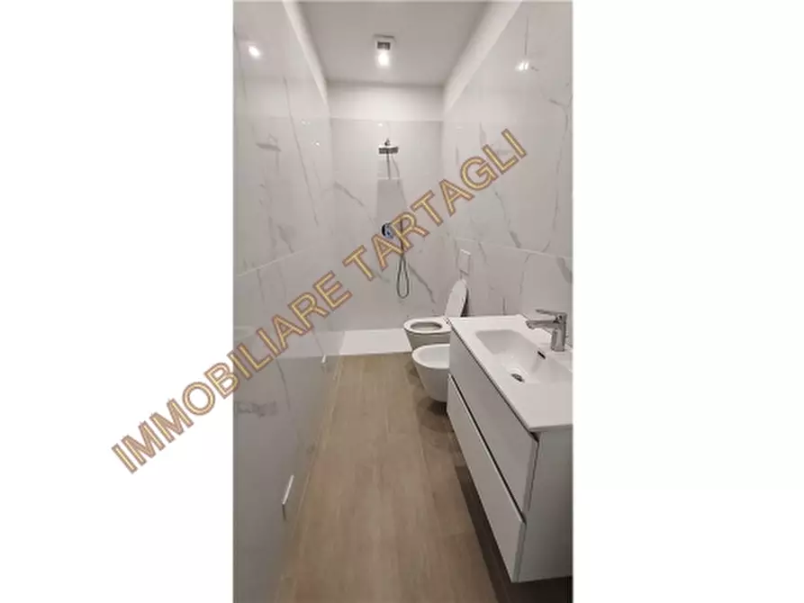 Immagine 6 di Appartamento in vendita  a Firenze