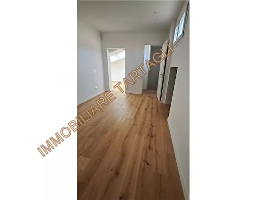 Immagine 8 di Appartamento in vendita  a Firenze