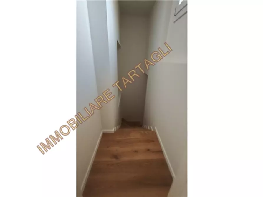 Immagine 11 di Appartamento in vendita  a Firenze