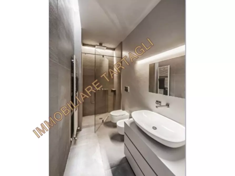 Immagine 2 di Appartamento in vendita  a Firenze