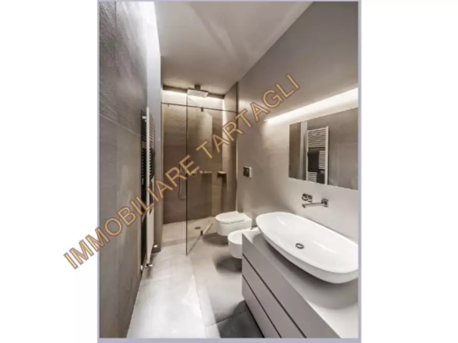 Immagine 3 di Appartamento in vendita  a Firenze