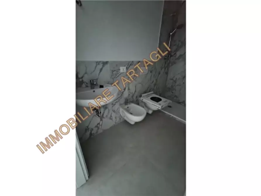 Immagine 12 di Appartamento in vendita  a Firenze