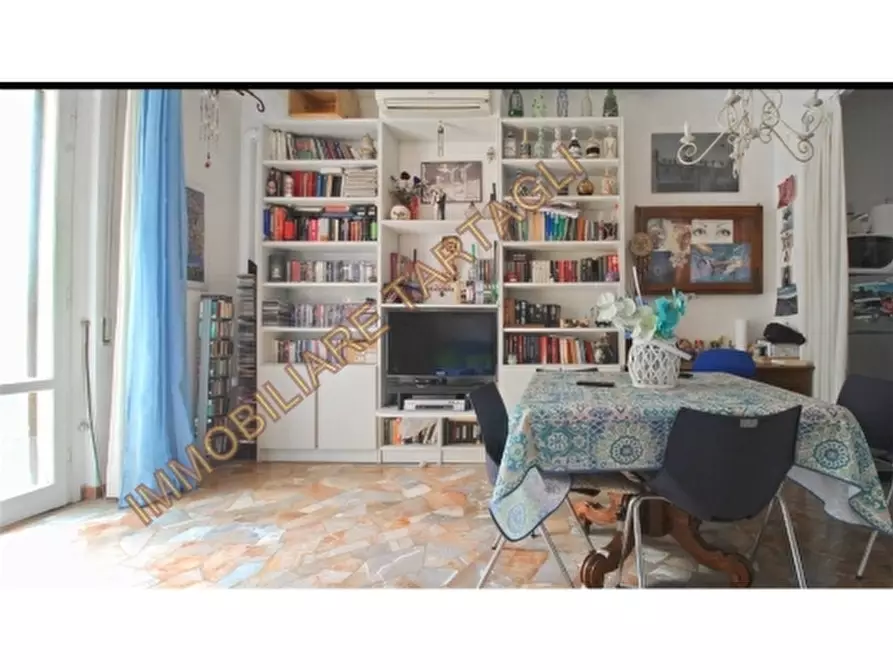 Immagine 2 di Appartamento in vendita  a Firenze