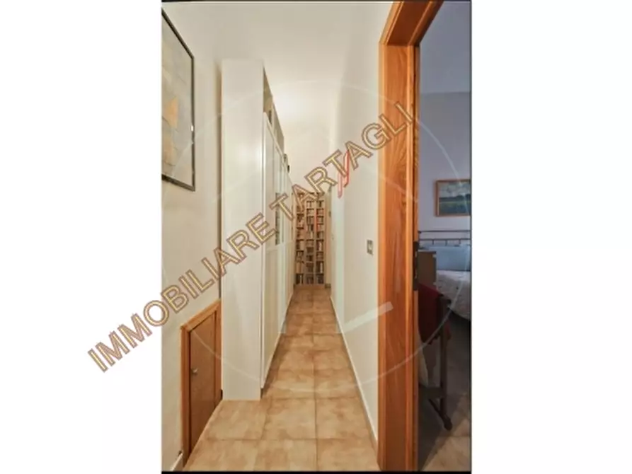 Immagine 17 di Appartamento in vendita  a Firenze