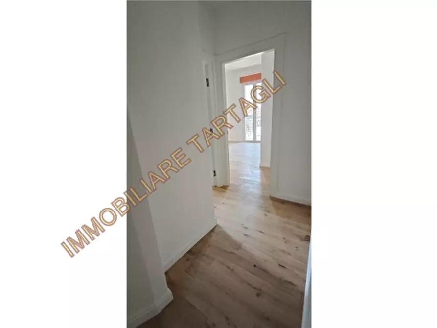 Immagine 8 di Appartamento in vendita  a Firenze