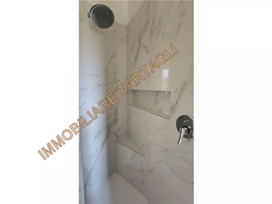 Immagine 13 di Appartamento in vendita  a Firenze