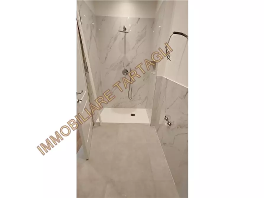 Immagine 9 di Appartamento in vendita  a Firenze