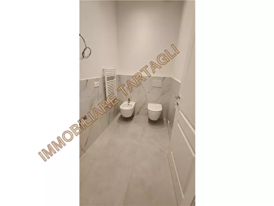 Immagine 10 di Appartamento in vendita  a Firenze