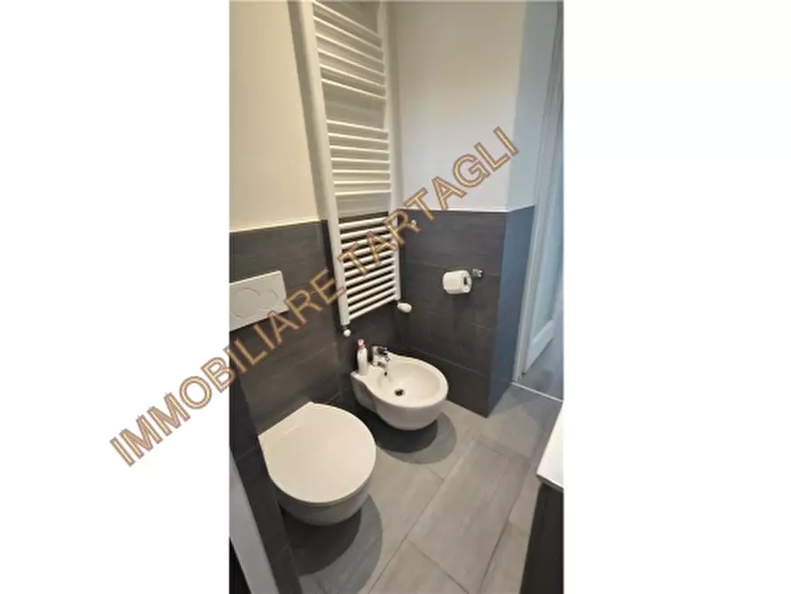 Immagine 18 di Appartamento in vendita  a Firenze