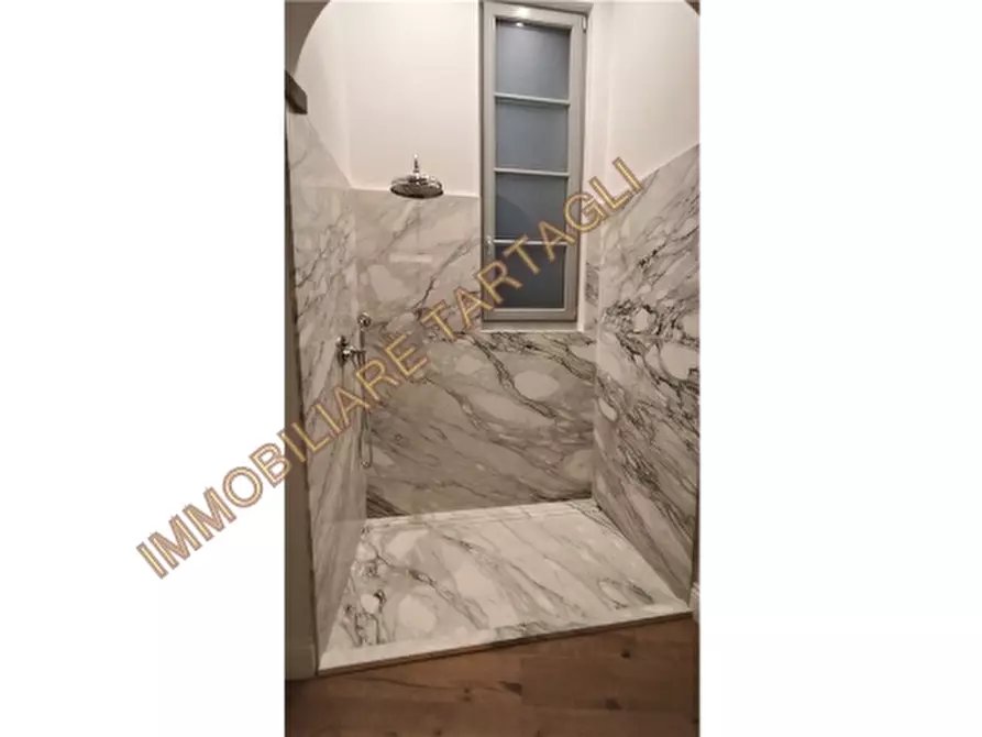 Immagine 12 di Appartamento in vendita  a Firenze