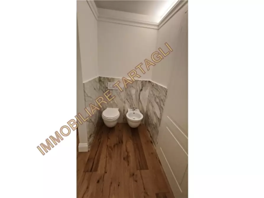 Immagine 15 di Appartamento in vendita  a Firenze