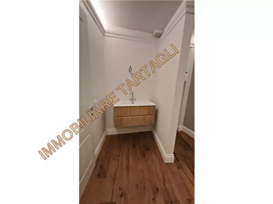 Immagine 16 di Appartamento in vendita  a Firenze