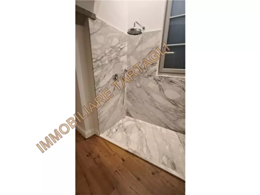 Immagine 17 di Appartamento in vendita  a Firenze