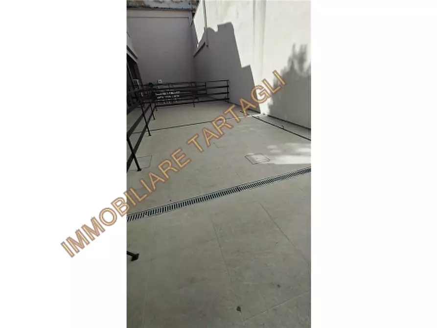 Immagine 2 di Villa in vendita  a Firenze